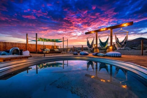 Mountain View Home Hot Tub, Game Room & Fire Pit Casa in Yucca Valley