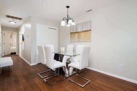 Modern Luxury minutes from NYC+Free Parking! House in Newark