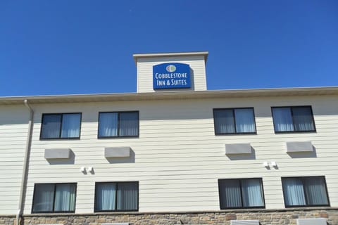 Cobblestone Inn & Suites - Fort Dodge Hotel in Fort Dodge