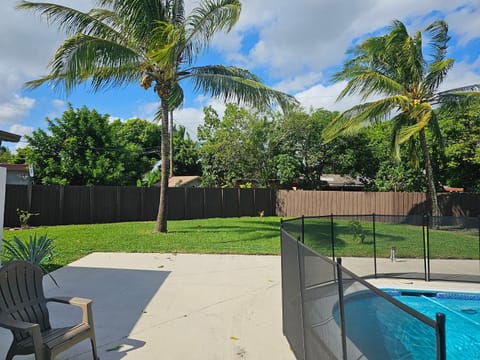 Sunny Goldie House in Lauderdale Lakes