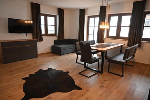 TV and multimedia, Dining area