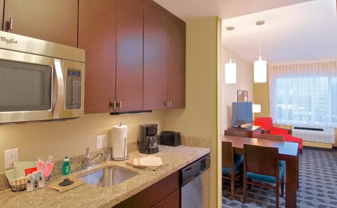 Dining area, kitchen