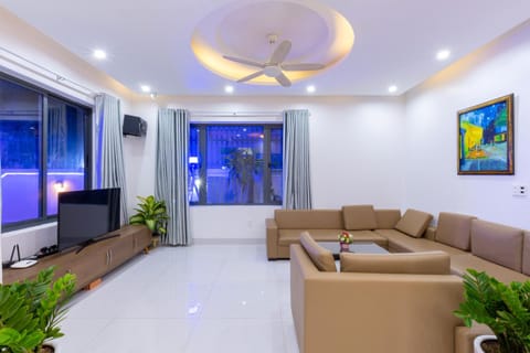 Communal lounge/ TV room, TV and multimedia, Living room, Seating area, Evening entertainment, fireplace