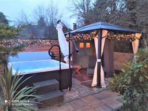 Patio, Hot Tub, Autumn