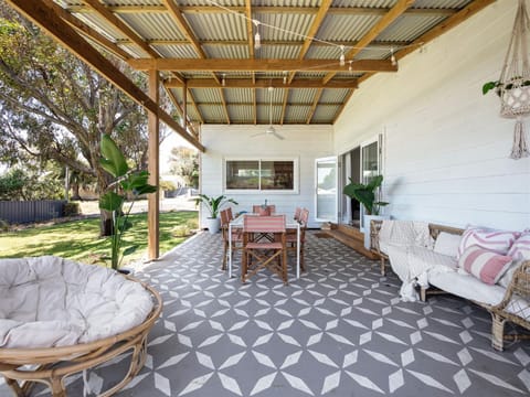 Stylish Shack Falcon Bay House in Mandurah