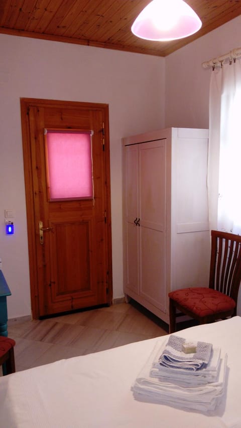 ZACHAROULA ROOMS 2 Apartment in Icaria