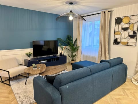 Communal lounge/ TV room, TV and multimedia, Living room, Seating area