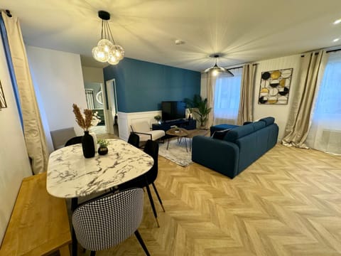 Living room, Seating area, Dining area