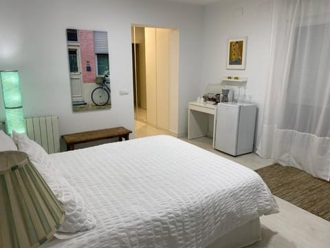 Habitación independiente, luminosa y perfecta para dos o una persona. Vacation rental in Seville