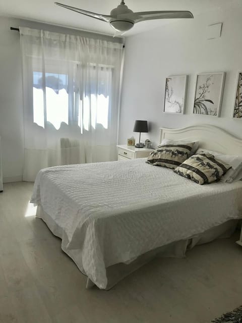 Habitación independiente, luminosa y perfecta para dos o una persona. Vacation rental in Seville