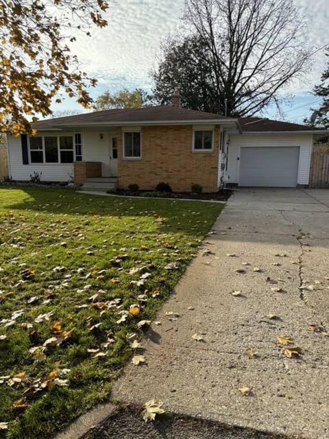 Perfect place quiet neighborhood, great for the family. House in Saginaw Charter Township
