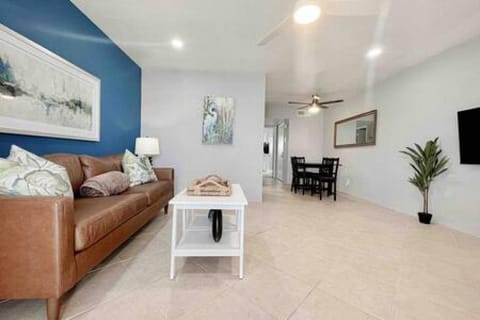 Beautiful Madeira Beach 1 Bed Condo With Boat Dock House in Redington Beach