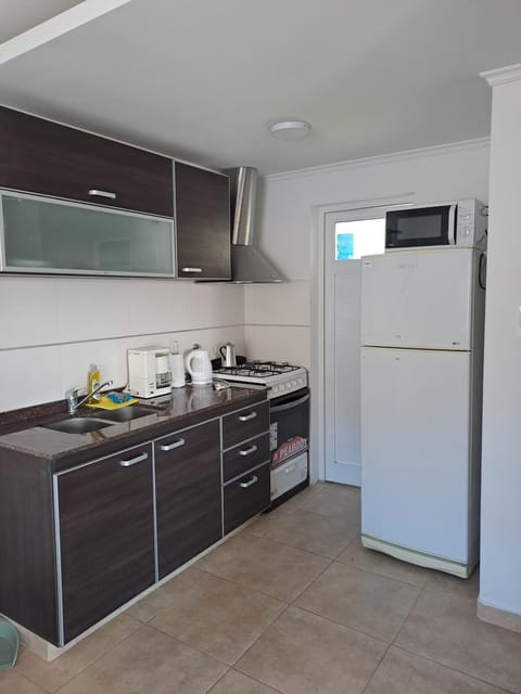 Kitchen or kitchenette, minibar, pet friendly, stove