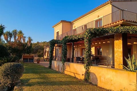 Property building, Day, Garden, Garden view