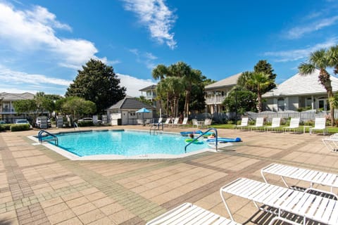 Flamingo Cove Coastal - 3 King Beds - Bunkbeds - Grill House in Miramar Beach