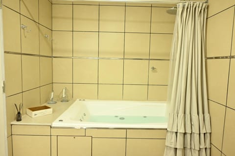 Hot Tub, Hot Tub, Bathroom, Spa and wellness centre/facilities, Bath, towels