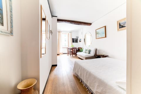 The Vernazza Main Plaza - Rooms & Suites Bed and Breakfast in Vernazza