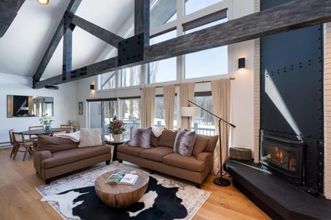 Just Remodeled! The Big Wood Retreat with a Loft Casa in Ketchum