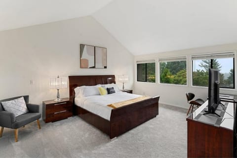 Perch - Highland Haven House in Bellevue