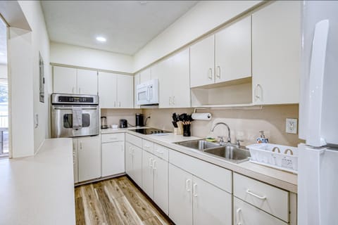 Swaying Palms Sanctuary Condo in Oakland Park