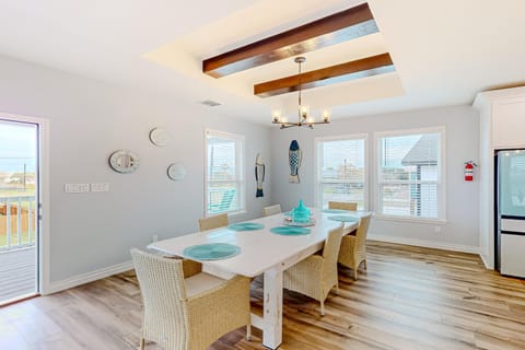 Elevated Oasis Haus in Flour Bluff