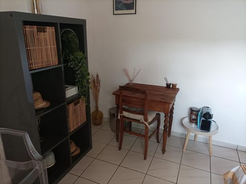 Chambre cosy et salle d'eau dans maison Mérignac Arlac Vacation rental in Mérignac