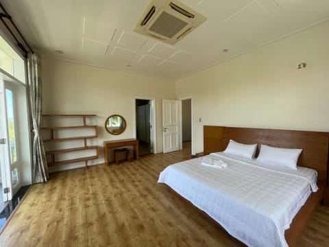 Bed, Photo of the whole room, Bedroom, wardrobe, air conditioner