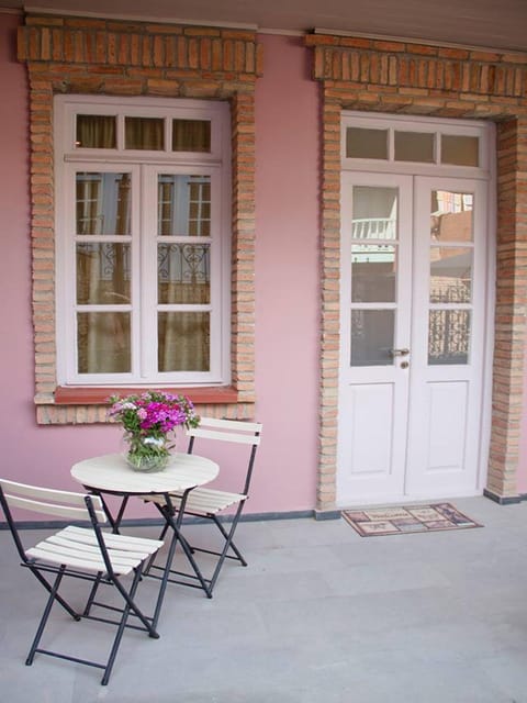 Patio, Facade/entrance