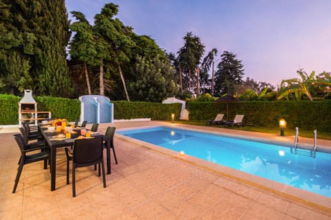 Dining area, Swimming pool