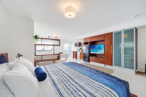 Strand Ocean Drive Suites Apartment hotel in Flamingo Lummus