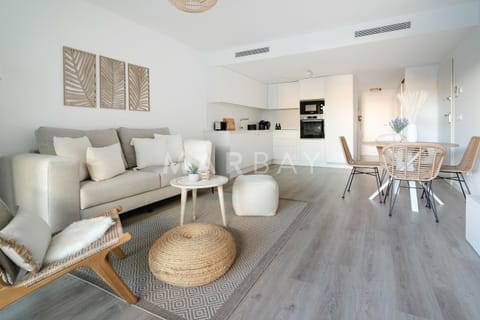 Kitchen or kitchenette, Living room, Seating area, Dining area