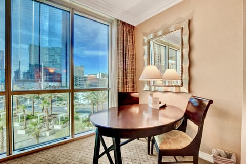 Strip View Suites - No Resort Fee ! Apartment in Las Vegas Strip