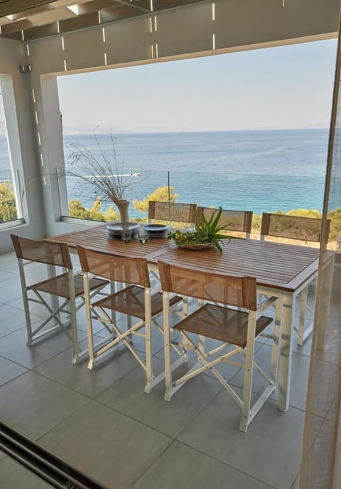 Day, Natural landscape, View (from property/room), Balcony/Terrace, Dining area, Beach, Sea view