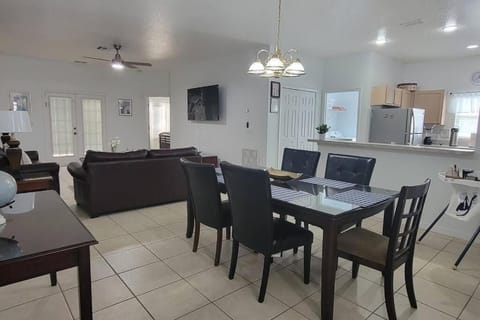 Beautiful, home in a gated community House in Kissimmee