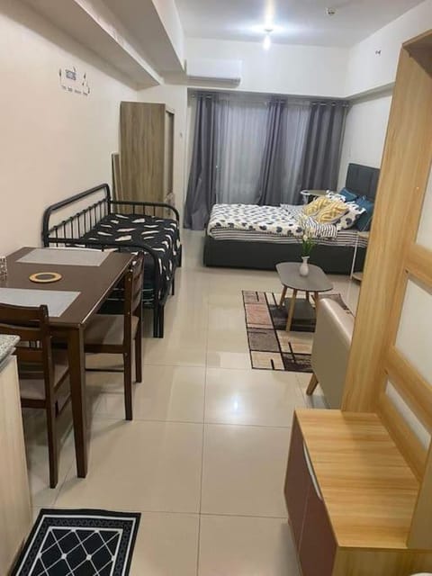 14F Stay in the Heart of the City Condo in Davao City