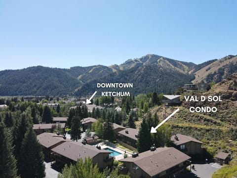Walk Everywhere at the Relaxing Val D Sol Condo House in Ketchum