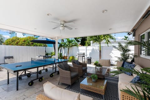 6BR Paradise: Pool Games & Relaxation Casa in Lighthouse Point