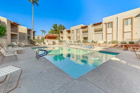 Mesa Condo Rental with Community Pool Access! Appartement in Mesa