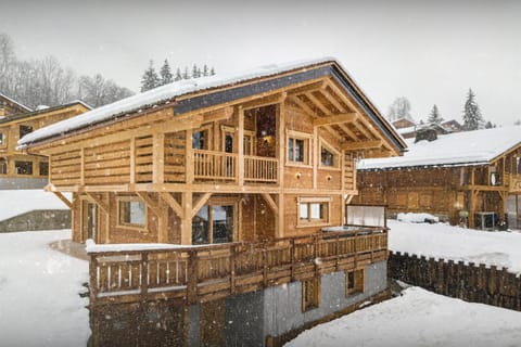 Property building, Facade/entrance, Day, Natural landscape, Winter