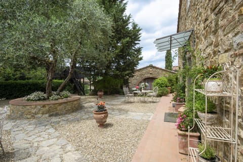 Villa Chianti with exclusive pool and typical barn Villa in Radda in Chianti