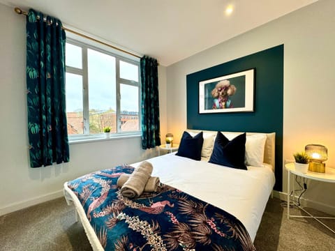 Amazing Large 3 Bedroom Apartment - Sleeps 8! Apartment in Poole