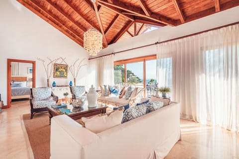 Charming villa with ocean view in Puerto Bahia Chalet in Samaná Province