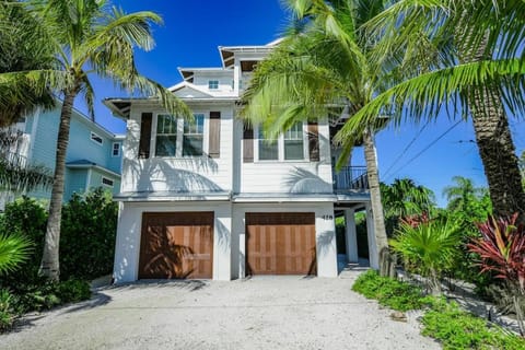 Seaside Magnolia House in Anna Maria Island