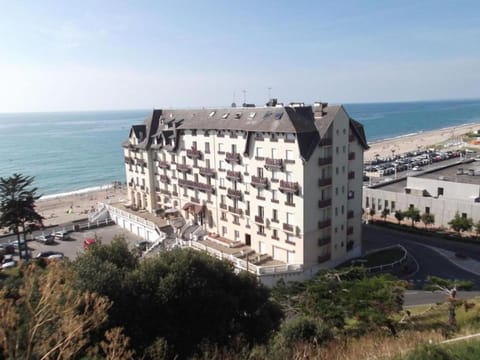 Property building, Neighbourhood, Natural landscape, Beach, Sea view, Location, Parking