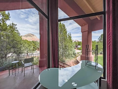 Sedona Magnificence with Fire Table Maison in Village of Oak Creek