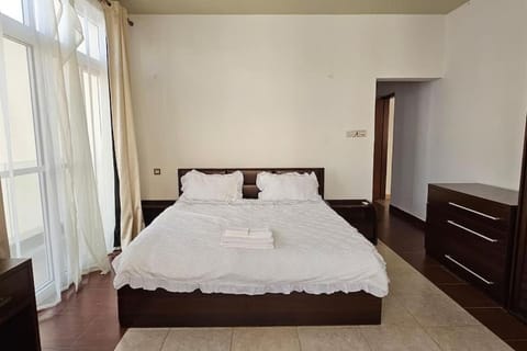 Entire 4 Bedroom villa for 8 with pool & gym Villa in City of Dar es Salaam