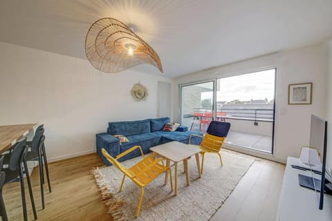 View (from property/room), Balcony/Terrace, Living room, Seating area, Dining area