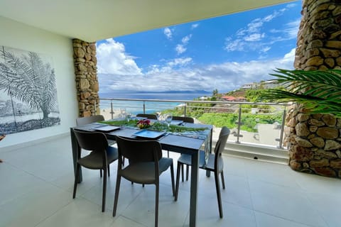 Patio, Day, View (from property/room), Balcony/Terrace, Dining area, Sea view