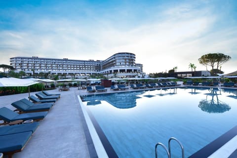 Pool view, Swimming pool, sunbed