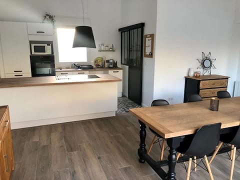 Logement de plain-pied avec jardin, terrasse Apartment in Bourgogne-Franche-Comté